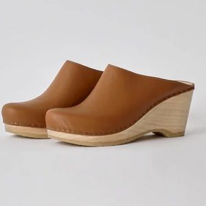 No. 6 New School Clog on Wedge in Palomino